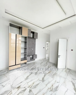 5bdrm Duplex In Contemporary Estate, Lekki Phase 2 For Sale