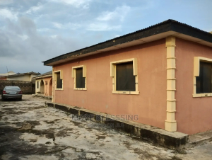 8bdrm Block Of Flats In White House, Abule Egba For Sale